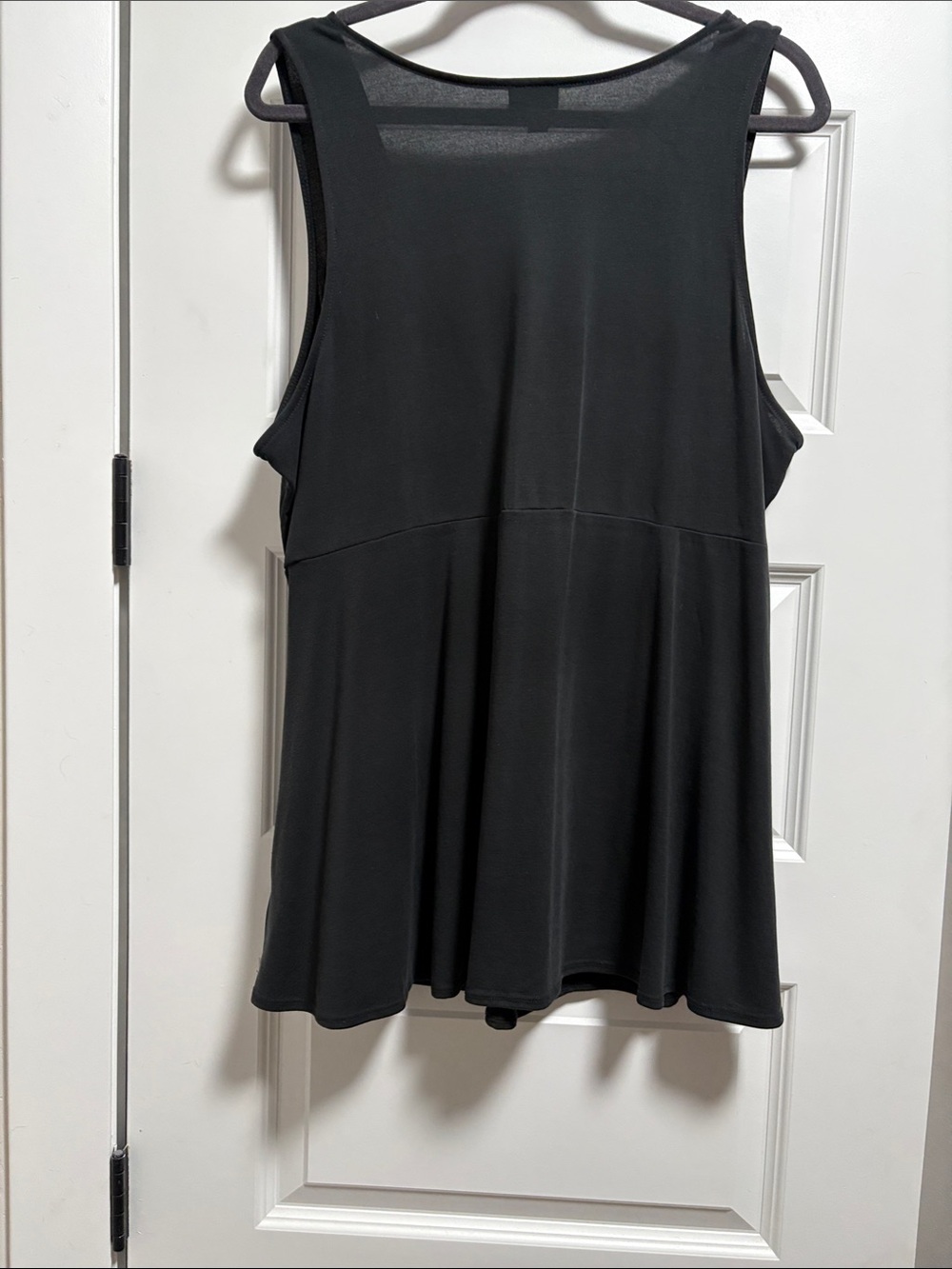 torrid Black Twist-Front Sleeveless V-Neck Top - Picture 3 of 3